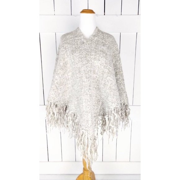 Vintage thick wool knit fringe ponch - Picture 2 of 5